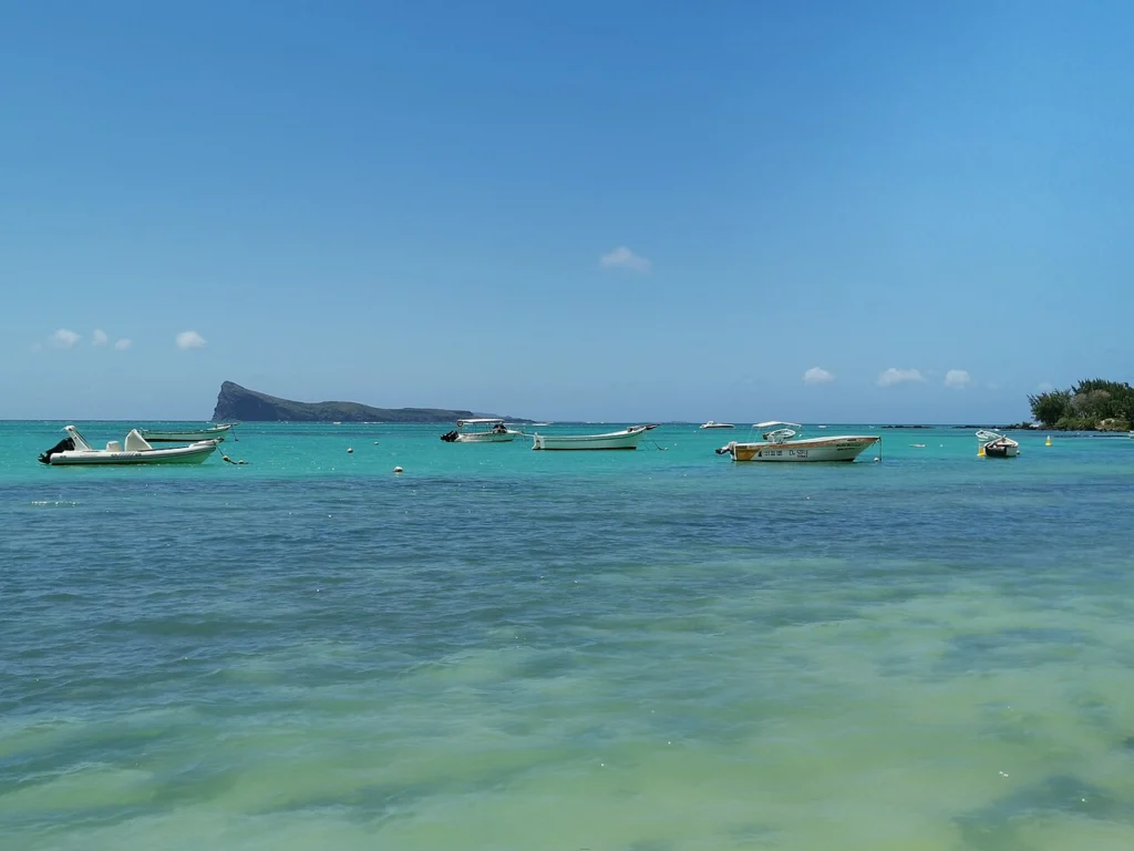 Laguna z łodziami na Mauritiusie